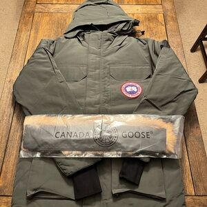 Canada Goose Expedition Parka Men’s size S Granite Grey